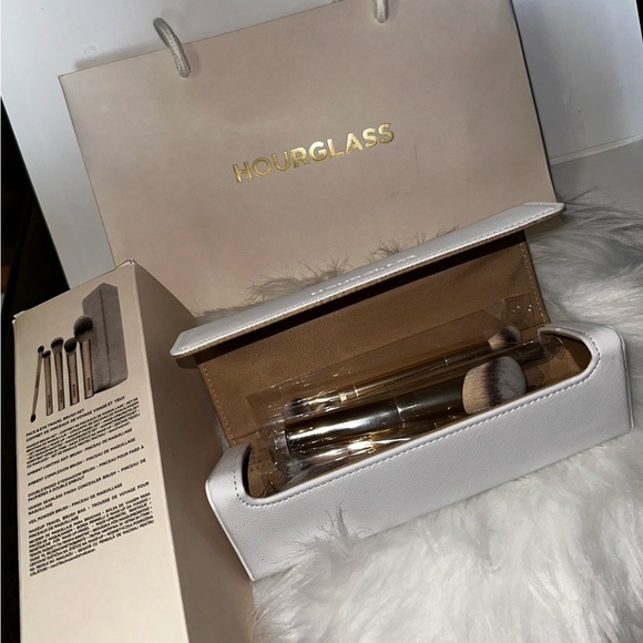 Hourglass Elegant Beige Gift Box - Picture 4 of 5
